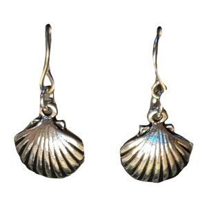 NEW Handmade/Homemade Silver-Tone Seashell Earrings (Ocean/Beach/Summer)